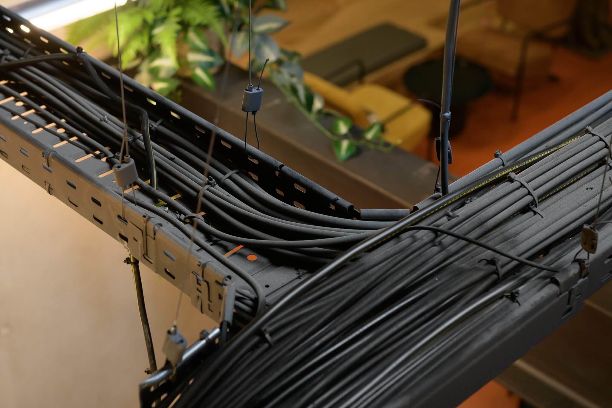 Mobile working made easy – the HoverCube from OBO makes everything ...